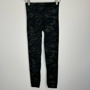 Spanx Look at Me Now Seamless Leggings Green Camo High Rise Size Medium